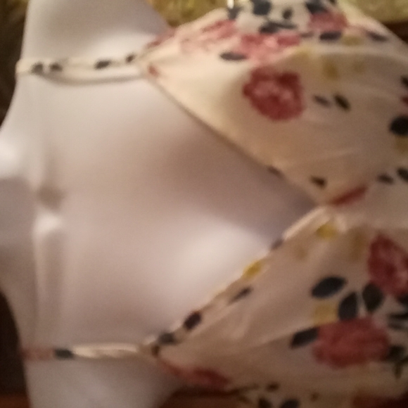 NWT Shein Halter Top with Pretty Lavender Floral Design - Picture 2 of 11